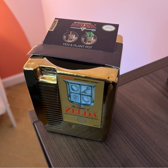 Nintendo NES The Legend of Zelda Gold Pen & Plant Pot Brand New - Picture 3 of 6